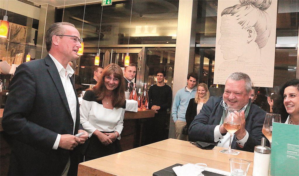 Beifall für Gunther Krichbaum (li.) nach seinem erneuten Sieg im Kampf um das Direktmandat im Wahlkreis Pforzheim-Enzkreis 2021. Foto: Archiv