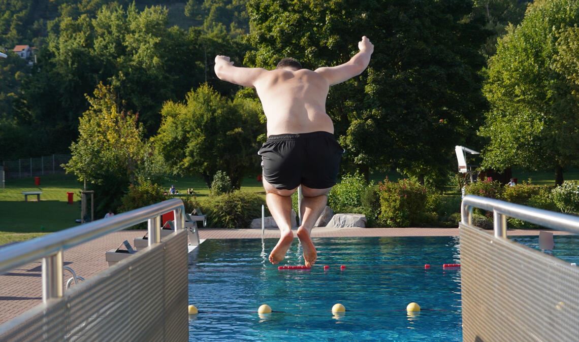 Beim Abspringen hat jeder eine andere Technik. Fotos: Roller