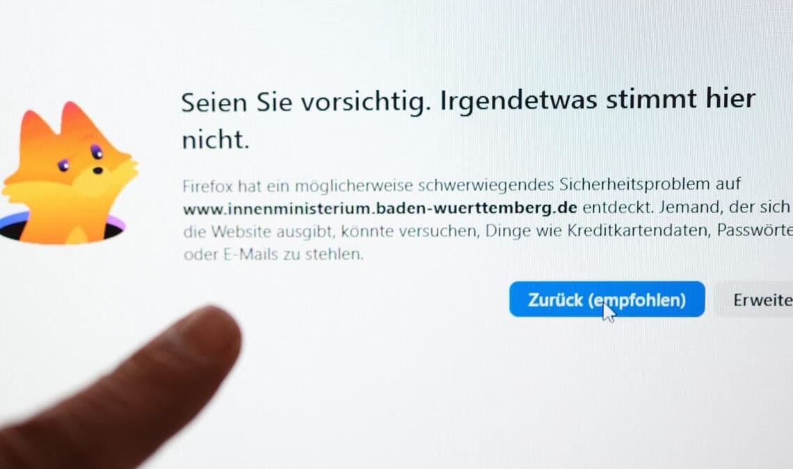 Beim Aufrufen der Internetseite des Innenministeriums von Baden-Württemberg erfolgte in einem Browser ein Warnhinweis, der auf ein mögliches Sicherheitsproblem hinwies.