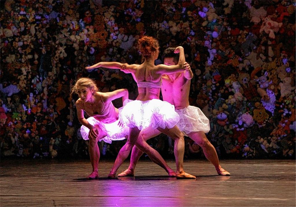 Beim Ballett „Nussknacker und Mausekönig“ haben Camilla Marcati, Carlotta Squeri und Tu Ngoc Hoang (v.li.) unterschiedliche Aufgaben zu bewältigen.