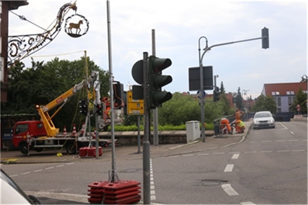 Beim Bau der Enzbrücke in Dürrmenz beginnt an diesem Mittwoch eine neue Phase mit Baustellenampel.Willimek
