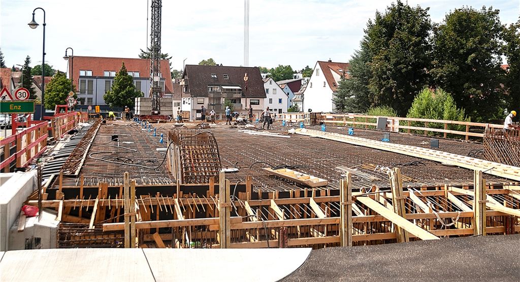 Beim Bau der neuen Herrenwaagbrücke steht in der Nacht auf den 4. August eine entscheidende Aktion an. Foto: Fotomoment