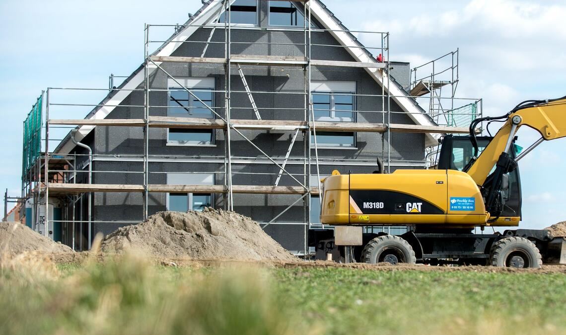 Beim Bau von klimafreundlichen Häusern kann man Hilfe vom Staat bekommen. (Archivbild)