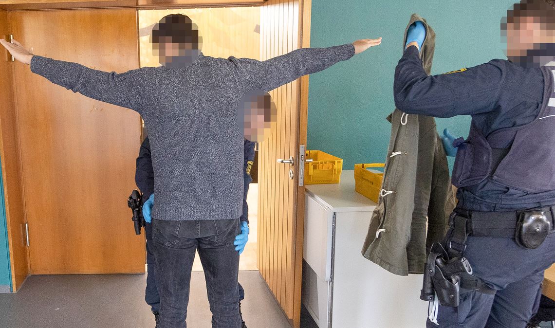 Beim Drogenprozess in Pforzheim greifen strenge Sicherheitsmaßnahmen. Foto: Waidelich