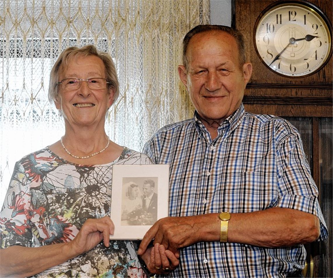 Beim Fasching in Lomersheim haben sich Traute Hinz, geborene Jankowski, und Wilhelm Hinz kennengelernt. Inzwischen sind sie 50 Jahre verheiratet. Foto: Fotomoment