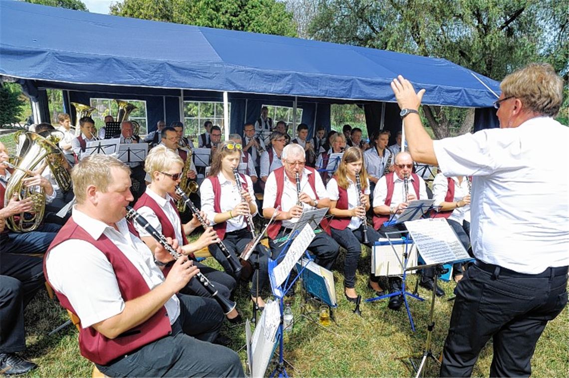 Musiker spielen für den Wullesee