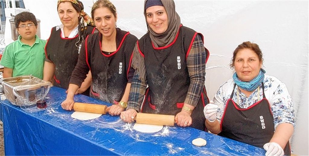 Beim Gaziantep-Fest auf dem Kelterplatz werden Spezialitäten frisch zubereitet. Foto: Fotomoment