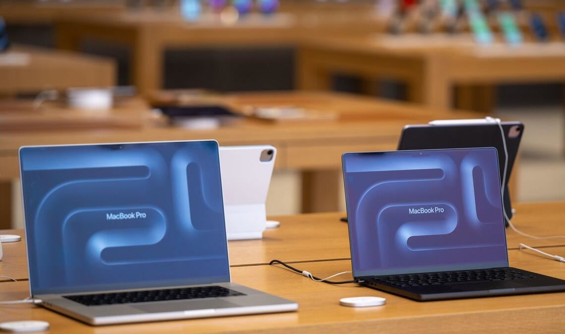 Beim MacBook Pro - das auch mehr Speicher hat - fallen die Preissteigerungen deutlich aus. (Archivbild)