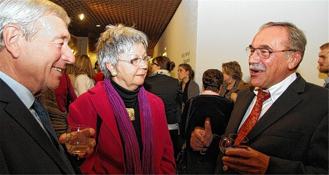 Beim Neujahrsempfang bleibt neben der Rede des Oberbürgermeisters und dem Konzert des Musikvereins auch genug Raum für einen Plausch bei einem Viertele. Foto: Recken