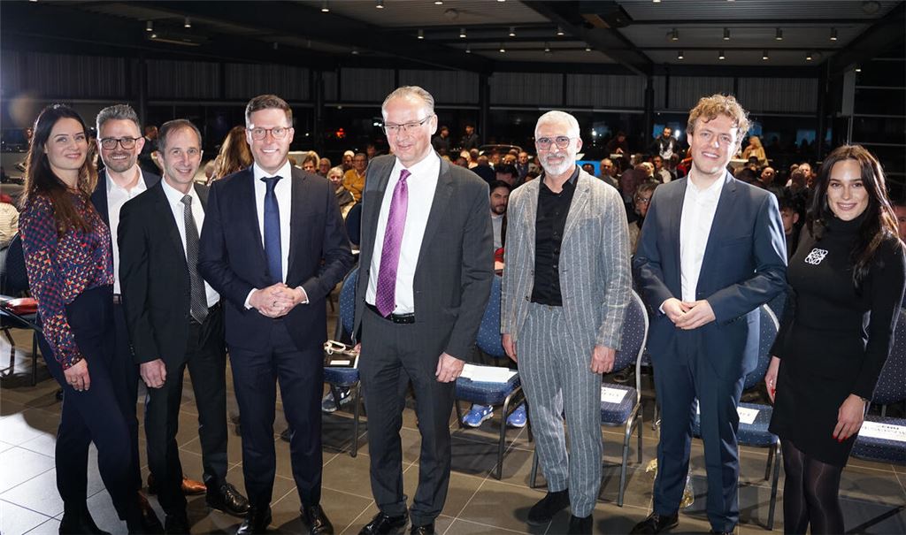 Beim Neujahrsempfang der CDU (v. li.): Pforzheims Oberbürgermeister Peter Boch mit Ehefrau Monika, Dr. Jochen Birkle, Vorsitzender der Mittelstands- und Wirtschaftsunion Enzkreis-Pforzheim, Manuel Hagel, Fraktions- und Landesvorsitzender der CDU Baden-Württemberg, der Bundestagsabgeordnete und Kreisvorsitzende Gunther Krichbaum, Michael Wiedmann, Geschäftsführer des Porsche-Hauses Pforzheim, und die beiden stellvertretenden Kreisvorsitzenden der CDU, Johannes Bächle und Carla Cuculeanu. Fotos: Bastian