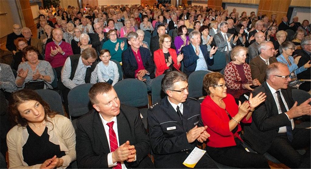 Beim Neujahrsempfang mit Konzert zeigen neben den Bürgern der Stadt auch Rathauschefs aus umliegenden Kommunen und weitere Ehrengäste ihre Verbundenheit mit Mühlacker.Fotomoment