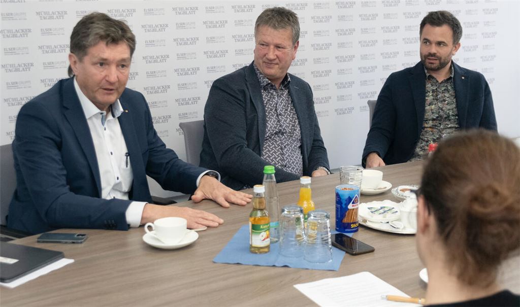 Beim Redaktionsgespräch: der amtierende Rotary-Präsident Michael Craiss (v.li.), sein Nachfolger Frank Jaggy und Vorstandsmitglied Sebastian Gerst. Foto: Fotomoment
