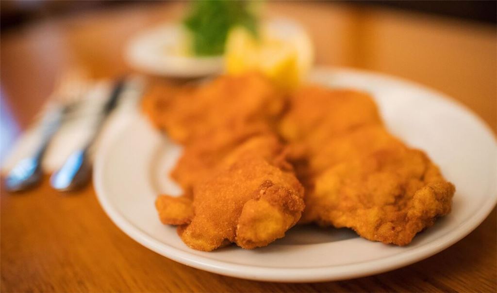 Beim Schnitzel soll mehr Klarheit über die Tierhaltungsform kommen. (Archivbild)