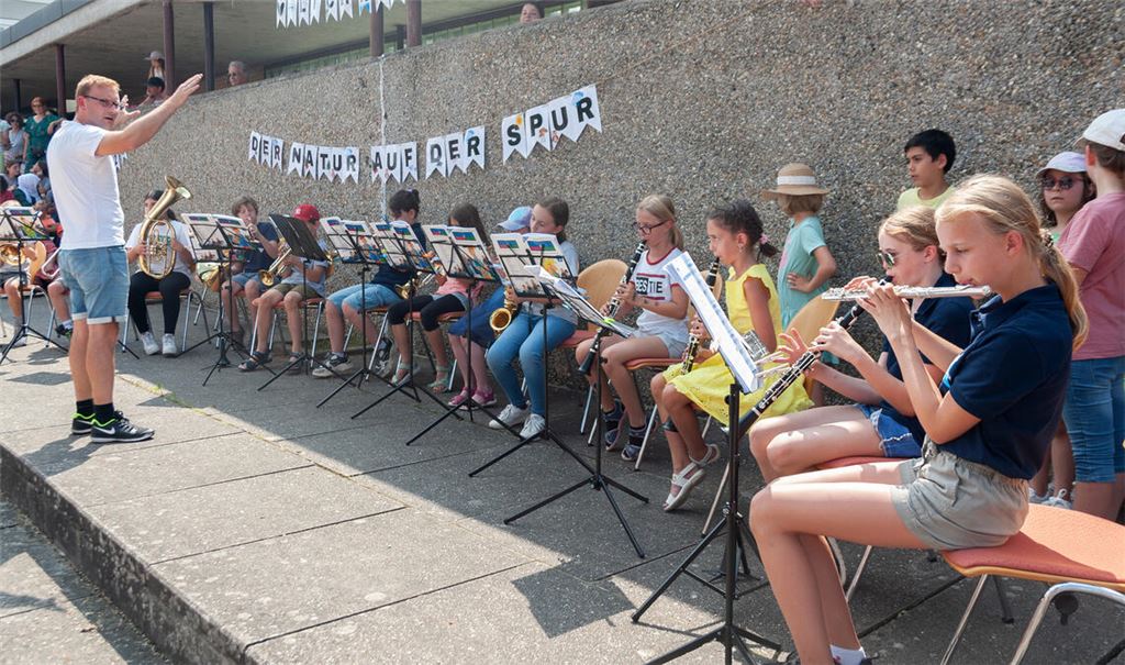 Beim Schulfest am Freitag hat die Gemeinschaftsschule Illingen-Maulbronn doppelten Grund zu feiern: Sie ist jetzt eine 3D-Zukunftsschule. Außerdem sind die Anmeldezahlen so hoch wie nie zuvor. Unser Foto zeigt das Schulorchester, das unter der Leitung von Christian Werner zur Eröffnung aufspielt. Fotos: Fotomoment