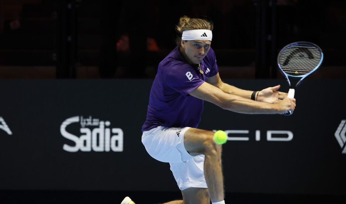 Beim Showturnier in Saudi-Arabien war für Alexander Zverev zuletzt früh Schluss. (Archivbild)
