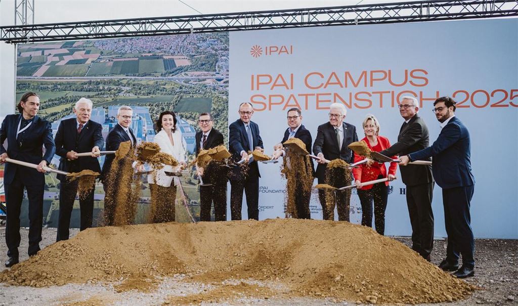 Beim Spatenstich des IPAI am Dienstag. In der Mitte: Kanzler Friedrich Merz.