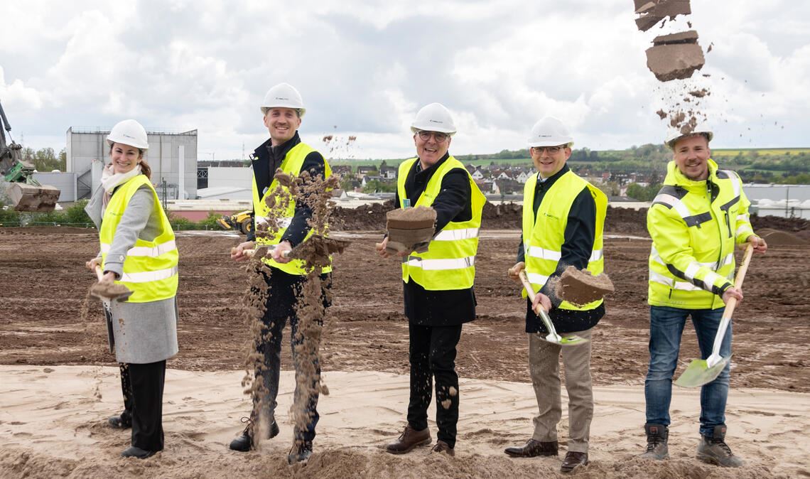 Beim Spatenstich für die erste Prologis-Halle versprach der Immobilienentwickler verträgliche Nutzungen für Illingen. Dieses Versprechen sieht der Bürgermeister (Mitte) eingelöst. Foto: Archiv
