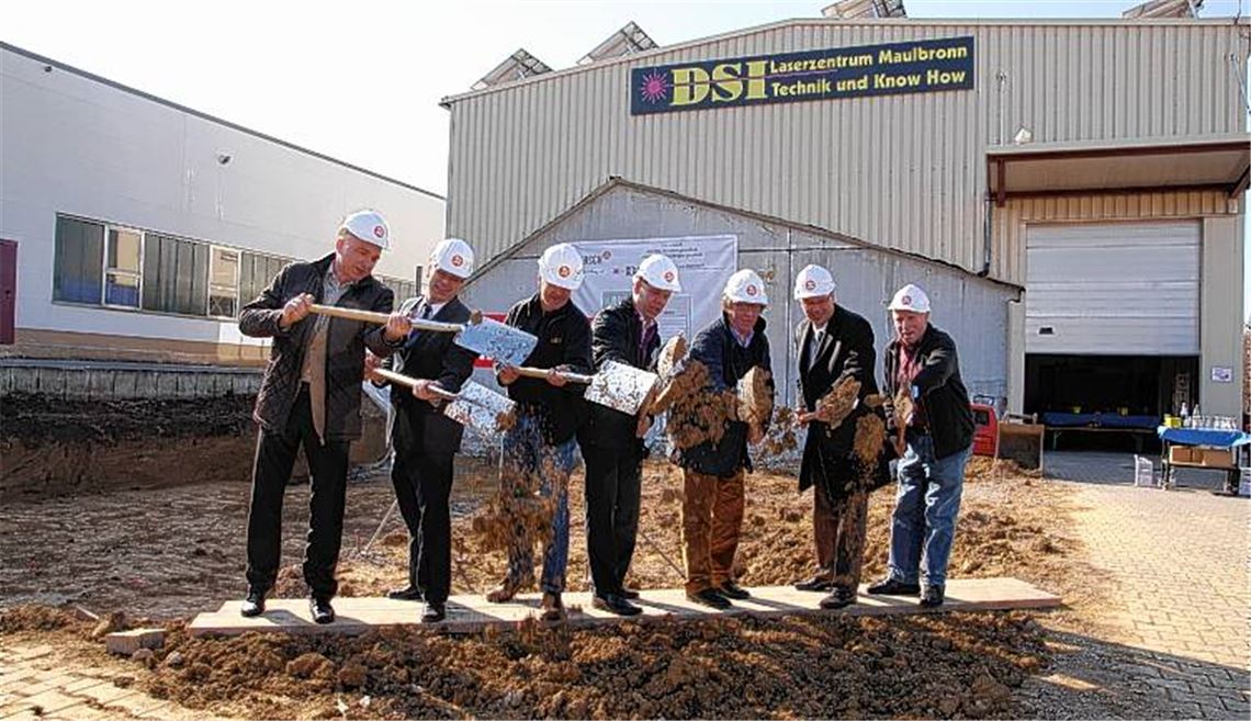 Beim Spatenstich (v. li.): Dieter Rein, Andreas Felchle, Christian Frank, Jürgen Daferner, Helmut Dission, Adrian Dziadek und Adolf Velte.