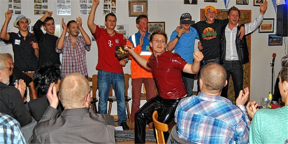 Beim „Stammtischgeflüster“ nehmen die Aktiven aktuelle Ereignisse auf die Schippe. Foto: Haller