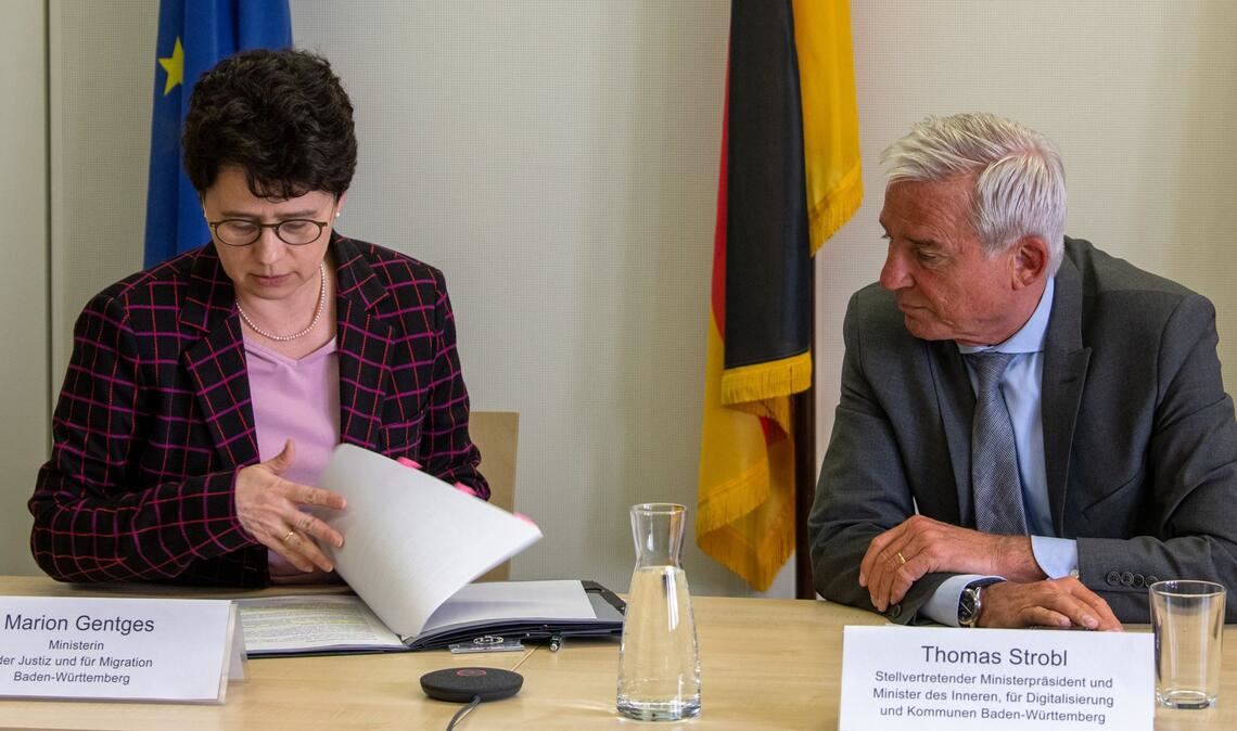 Beim Start des Projekts E-Akte 2022: Justizministerin Marion Gentges (CDU) und Innenminister Thomas Strobl (CDU)