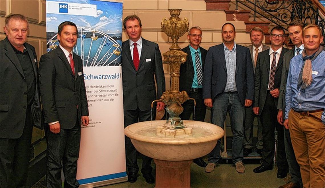 Beim Tourismustag für den Nordschwarzwald im König-Karl-Bad in Bad Wildbad (von links): Rudolf Müller (Architektenkammer Nordschwarzwald) Bürgermeiser Klaus Mack, IHK-Hauptgeschäftsführer Martin Keppler, Christopher Krull (Schwarzwald Tourismus), Bernd Bayerköhler (Erlebnis AKADEMIE), Ministerialrat Harald Burkhardt (Referat Tourismus im Ministerium für ländlichen Raum und Verbraucherschutz), Moderator Alexander Seiz, Dr. Bernhard Harrer (Uni München) und Eric Bayer (Sankenbach Lodge Baiersbronn).