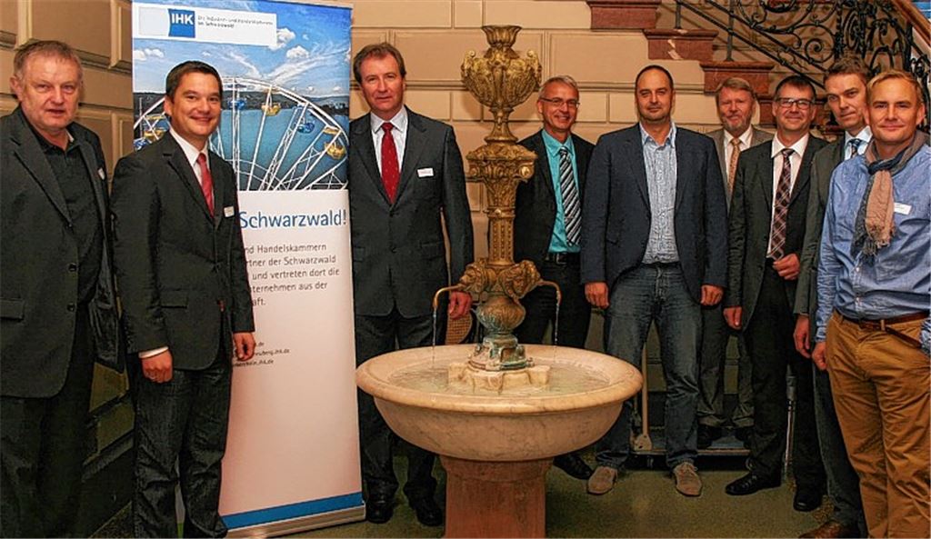 Beim Tourismustag für den Nordschwarzwald im König-Karl-Bad in Bad Wildbad (von links): Rudolf Müller (Architektenkammer Nordschwarzwald) Bürgermeiser Klaus Mack, IHK-Hauptgeschäftsführer Martin Keppler, Christopher Krull (Schwarzwald Tourismus), Bernd Bayerköhler (Erlebnis AKADEMIE), Ministerialrat Harald Burkhardt (Referat Tourismus im Ministerium für ländlichen Raum und Verbraucherschutz), Moderator Alexander Seiz, Dr. Bernhard Harrer (Uni München) und Eric Bayer (Sankenbach Lodge Baiersbronn).