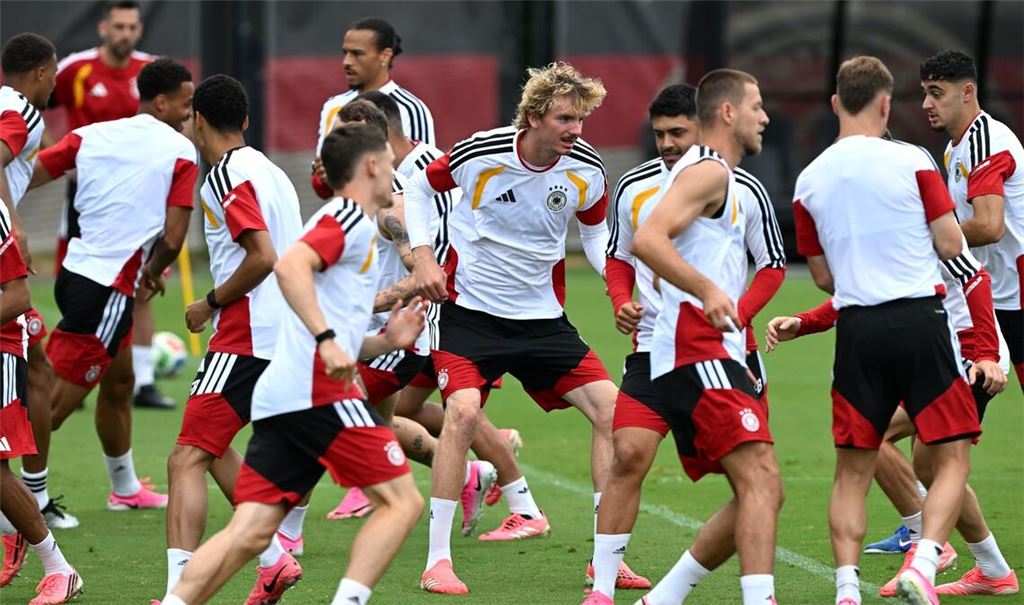 Beim Training der Nationalmannschaft wurde gleich auf Physis Wert gelegt.