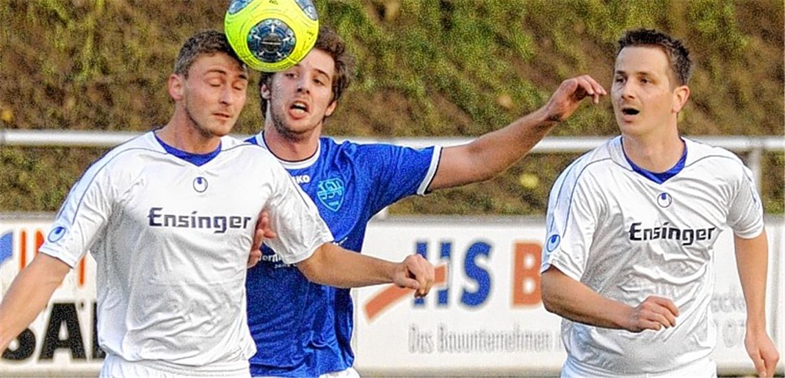 Beim Treffen zwischen FC Gündelbach und TSV Mühlhausen (blaue Trikots, hier eine Szene aus dem Hinspiel im September) ging es vermutlich nicht mit rechten Dingen zu.