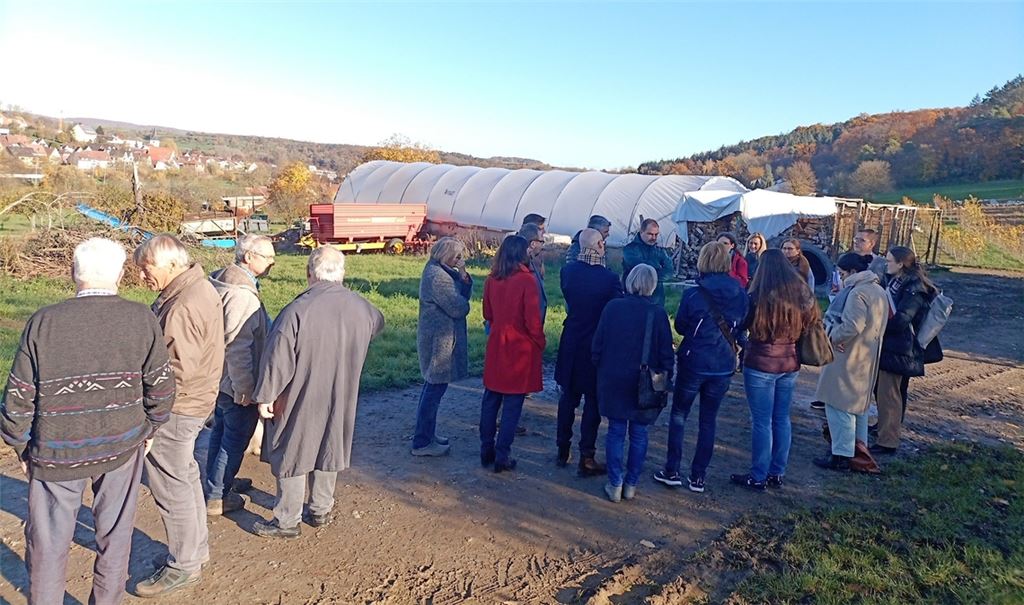 Beim Vororttermin des Petitionsausschusses des Landtags schalten sich Gemeinderäte ein und regen an, den Bebauungsplan zu ändern.