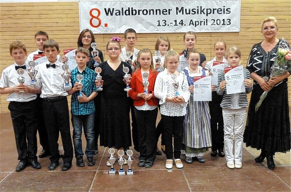 Beim Waldbronner Musikpreis (Bild li.) sind die Schüler ebenso erfolgreich wie beim internationalen Festival in Lettland.