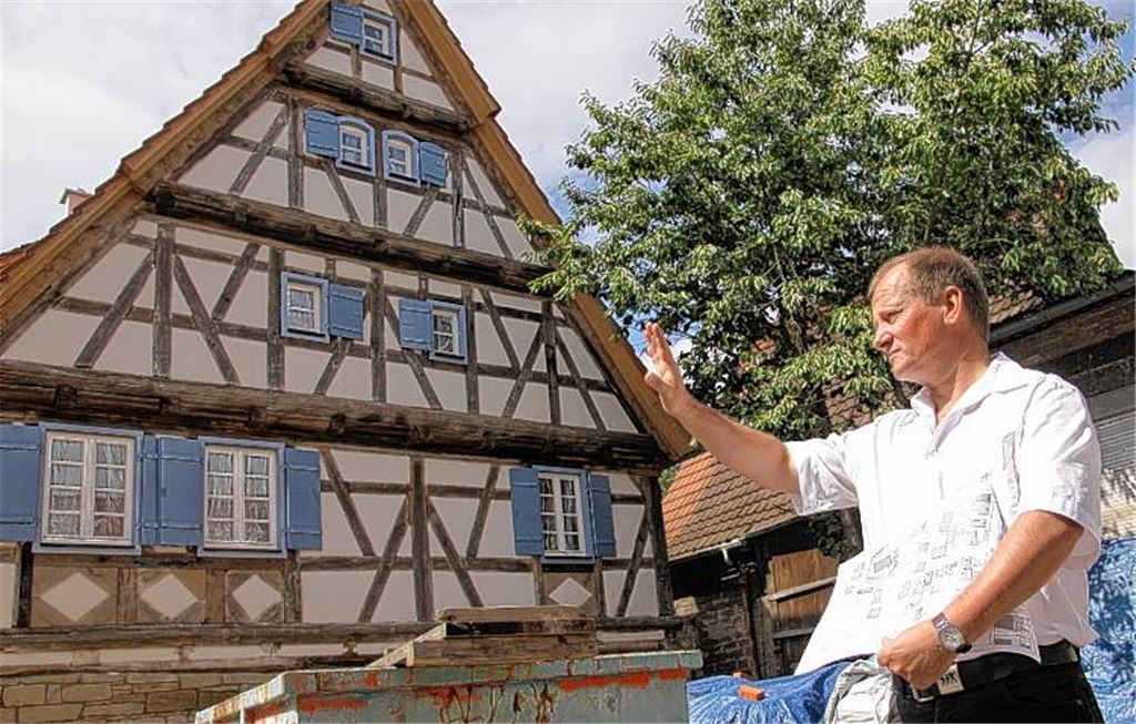 Beispielhaft: In der Kirchenburggasse verhelfen die neuen Besitzer einem alten Schmuckstück mit viel Liebe zum Detail zu neuem Glanz. Auch die Scheune (im Hintergrund) soll ausgebaut werden.