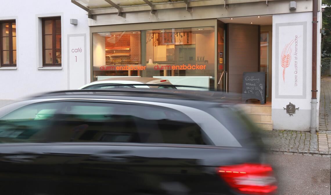 Belebte Lage: der neue „Dürrmenzbäcker“ an der Reichmannstraße. Foto: Schüller