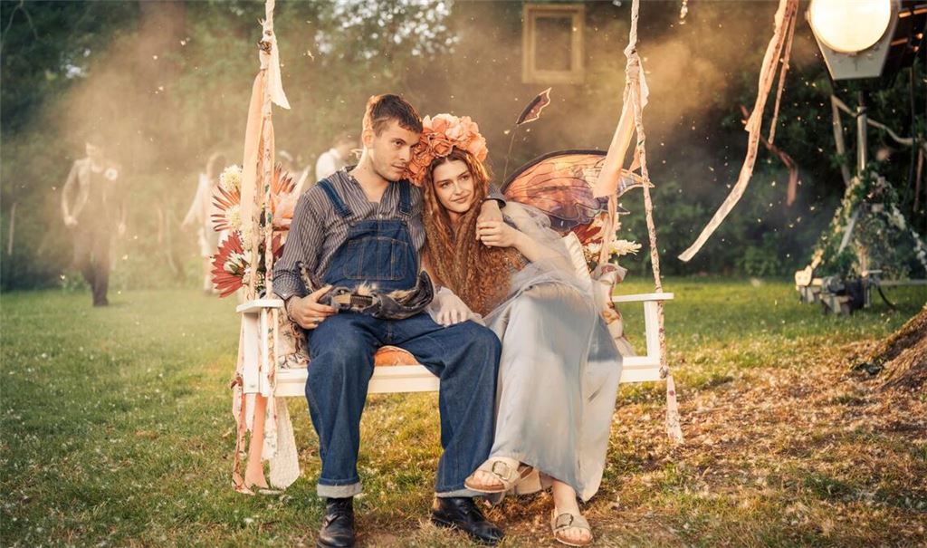 Ben Felipe als "Cyril" und Sonja Weißer als "Lydia".