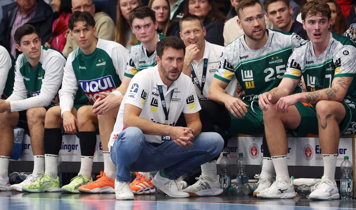 Frisch Auf mit Geduld und starker Deckung zum Arbeitssieg Ben Matschke hatte mit seinem Team schwierige Phasen zu überstehen – aber am Ende zog Frisch Auf das sehr wichtige Spiel.
