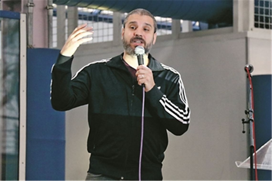 Ben Salomo, Träger des Pforzheimer Friedenspreises, kämpft gegen Antisemitismus und hält regelmäßig Vorträge an deutschen Schulen wie jetzt in Pforzheim. Fotos: Wewoda