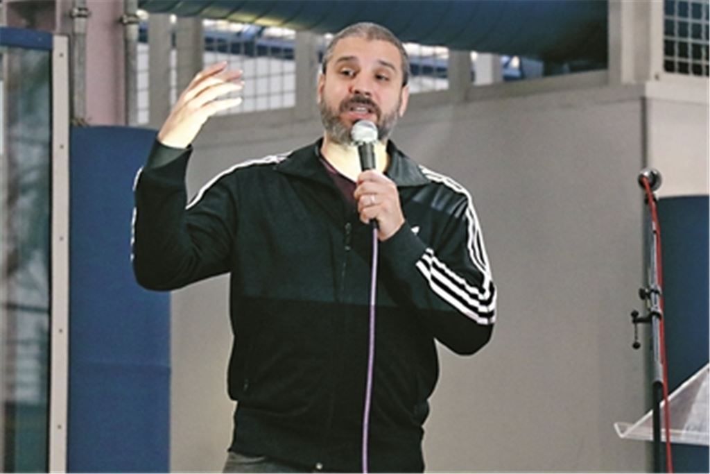 Ben Salomo, Träger des Pforzheimer Friedenspreises, kämpft gegen Antisemitismus und hält regelmäßig Vorträge an deutschen Schulen wie jetzt in Pforzheim. Fotos: Wewoda