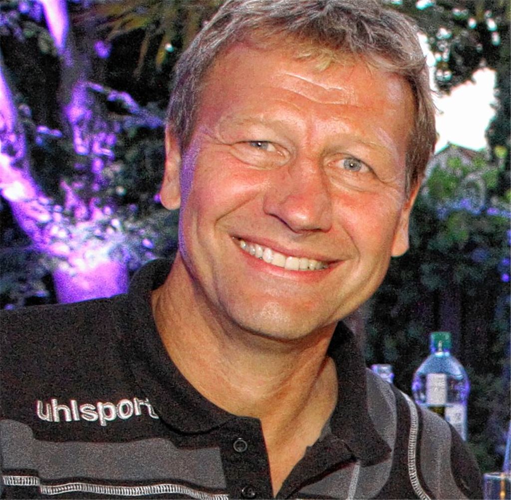 Benefiz-Fußball, Benefiz-Golf und „Reif für die Leseinsel“ auf der Gartenschau: Guido Buchwald hat einige Termine in der Region.