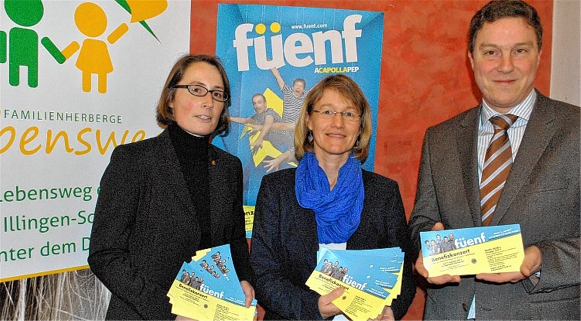 Benefizkonzert mit der Gruppe „Füenf“: Lions-Präsidentin Isabelle Ziegler (v.li.), Karin Eckstein und Stefan Weber engagieren sich für die Familienherberge Lebensweg.
