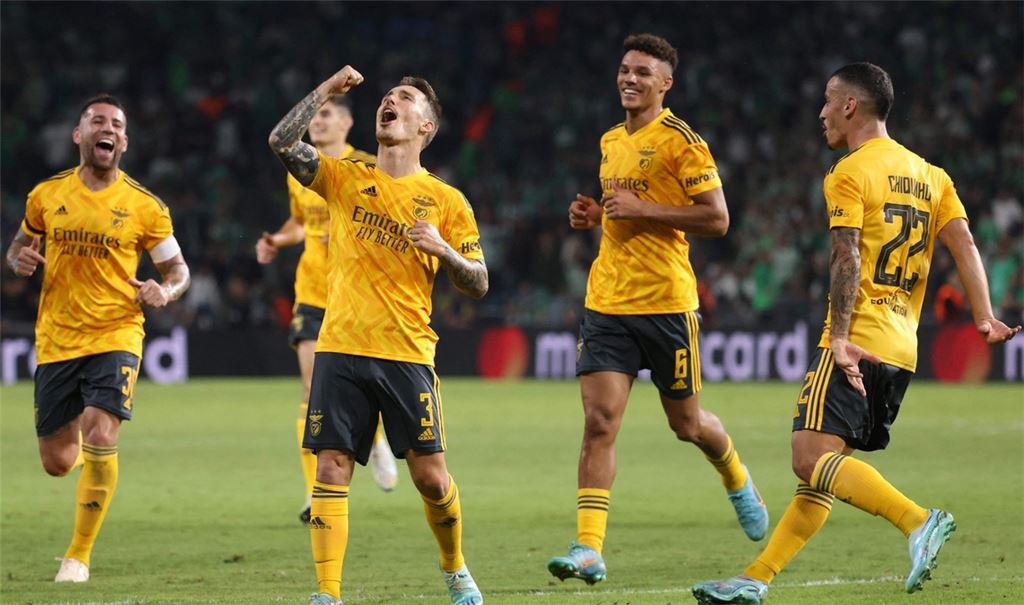 Benfica Lissabon holte sich in letzter Sekunde den Gruppensieg.