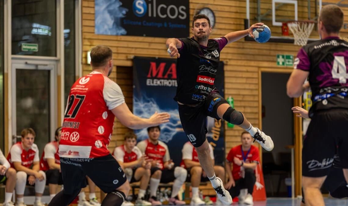 Benjamin Hahnloser steigt hoch und trifft im Oberliga-Derby neun Mal für die SG Hegensberg/Liebersbronn.