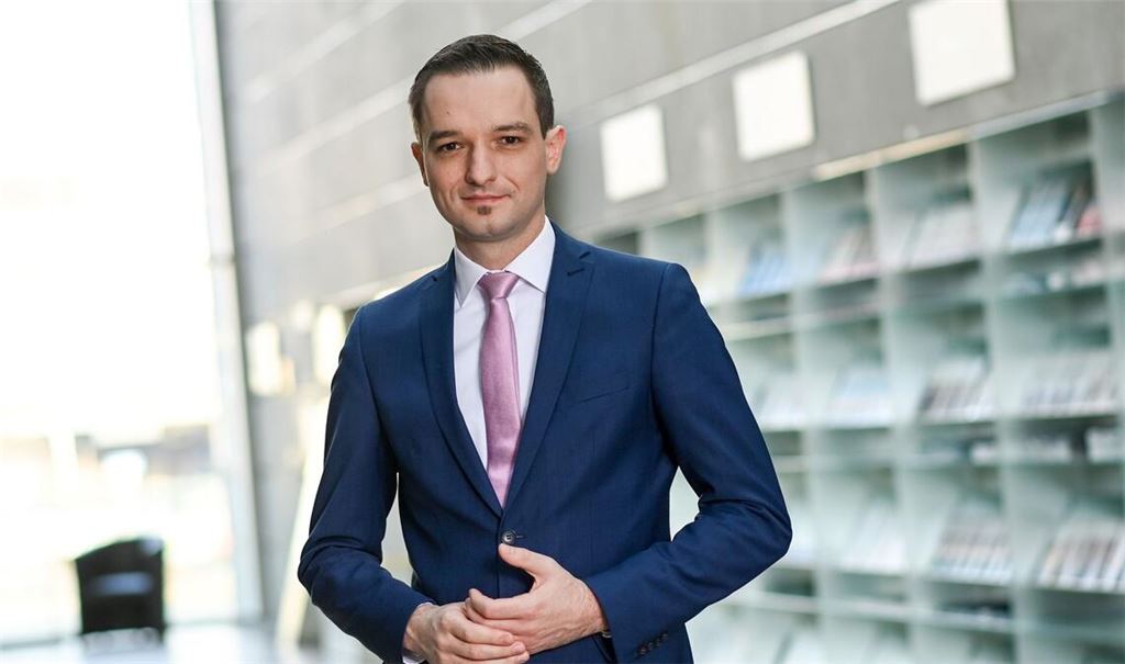 Benjamin Strasser (FDP), Parlamentarischer Staatssekretär, ist für einen Bürokratieabbau im Kampf gegen die Rezession.