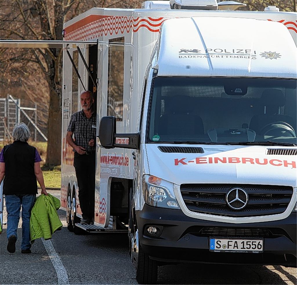 Beratung im Truck. Fotos: Huber