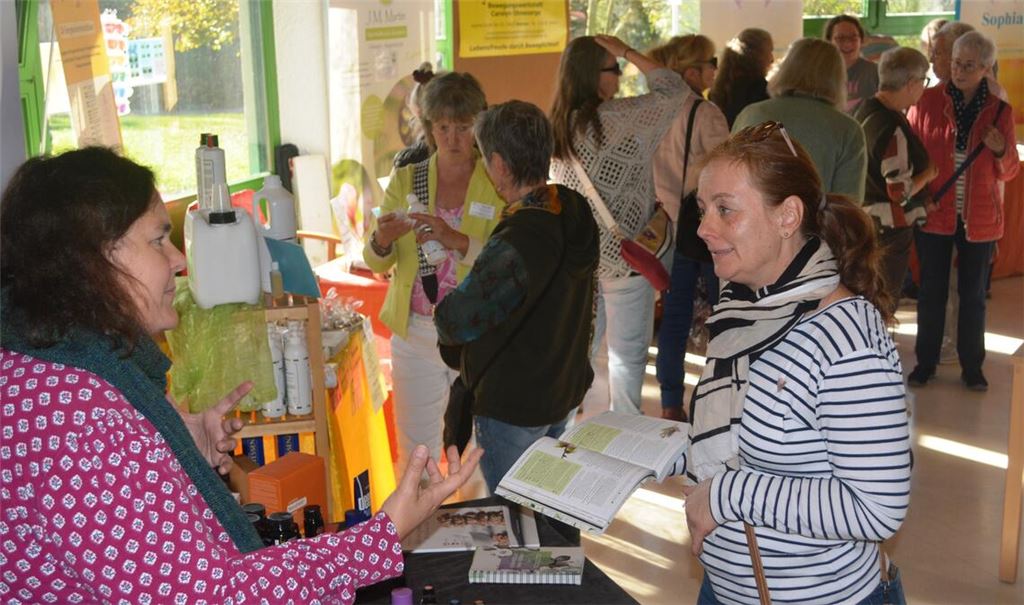Beratung wird beim „Tag der Naturheilkunde“ in Mühlacker großgeschrieben. Fotos: Stahlfeld