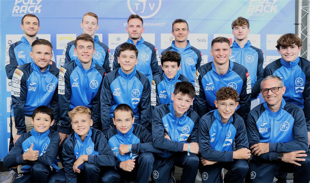 Bereit für die nächsten Titel: Yannick Kessler, Nils Dunkel, Andreas Bretschneider, Illie Daniel Popescu, Pascal Brendel (oben, v.li.), Brian Gladow, Timm Sauter, Luc Walterspacher, Alessandro Arlia, Lukas Dauser, Till Rapp (Mitte, v.li.), Raphael Wolfinger, Ben Arendt, Bence Szabo, Fabian Giebelhäuser, Lenny Neff und Dirk Walterspacher.