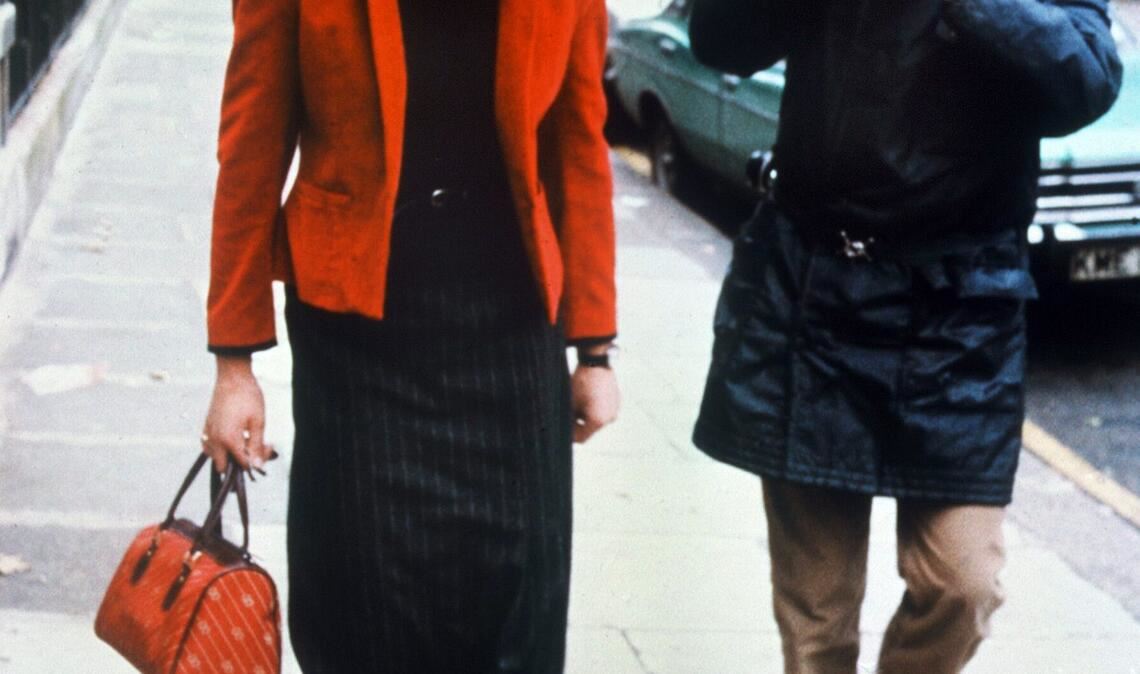 Bereits 1980 hatte es die Presse auf Diana abgesehen: Ein Fotograf folgt Lady Diana Frances Spencer, die damals noch nicht offiziell mit Prinz Charles liiert war.