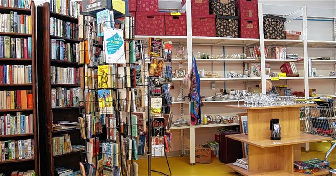 Bereits jetzt schon werden im Tafelladen nicht nur Lebensmittel angeboten. Non-Food-Artikel sollen bald in anderen Räumen Platz finden. 