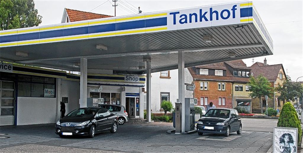 Bereits zum zweiten Mal in diesem Jahr ist der Tankhof an der Brettener Straße in Knittlingen am Donnerstagabend von zwei Räubern überfallen worden. Von den Tätern fehlt jede Spur.