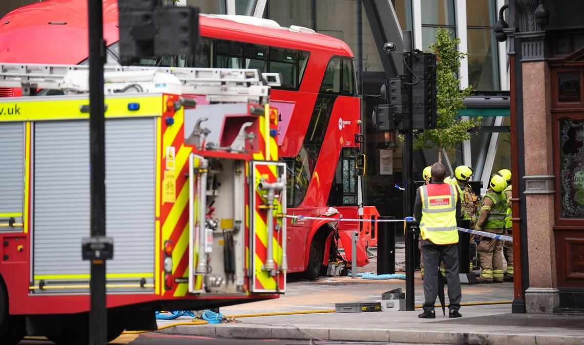 Berichte über Tote gab es zunächst keine, wie Scotland Yard bestätigte.