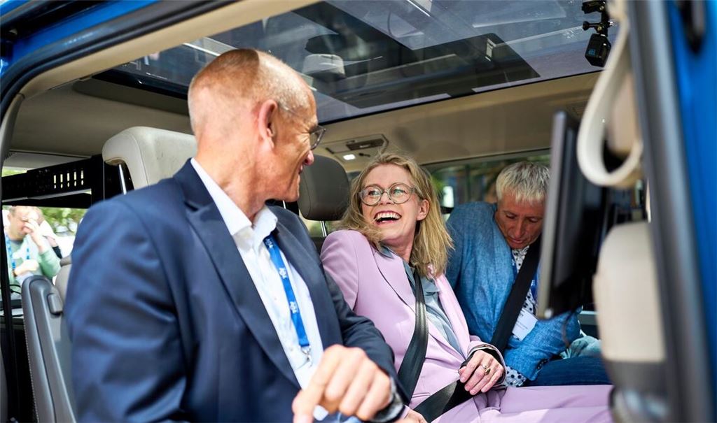 Berlins Verkehrssenatorin Ute Bonde setzt auf autonomes Fahren und hofft auch einen raschen Einsatz fahrerloser Shuttle im Stadtverkehr.