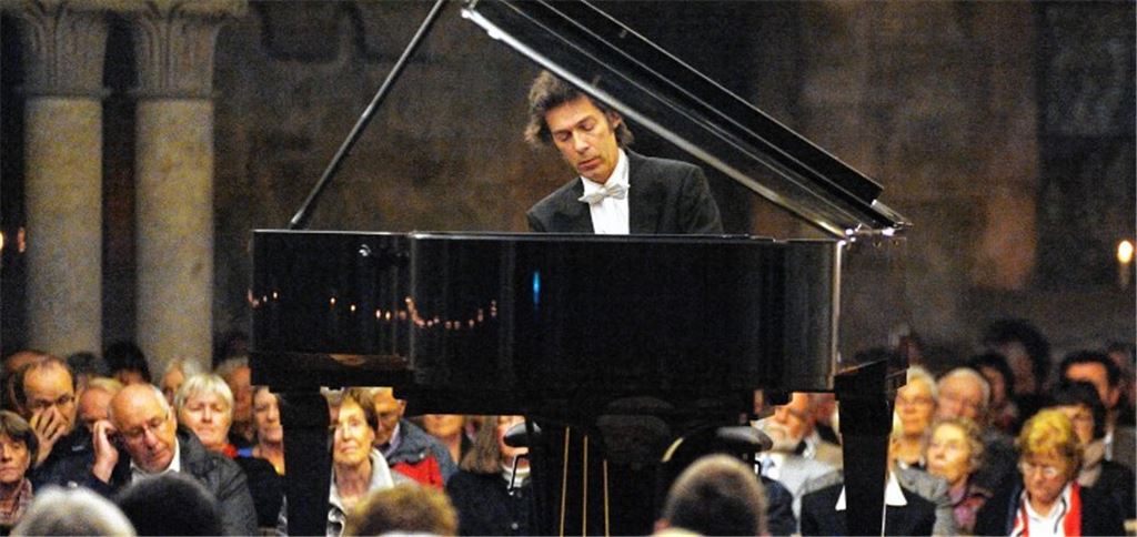 Bernd Glemser beschert dem Publikum im Laienrefektorium einen atemberaubenden Klavierabend.